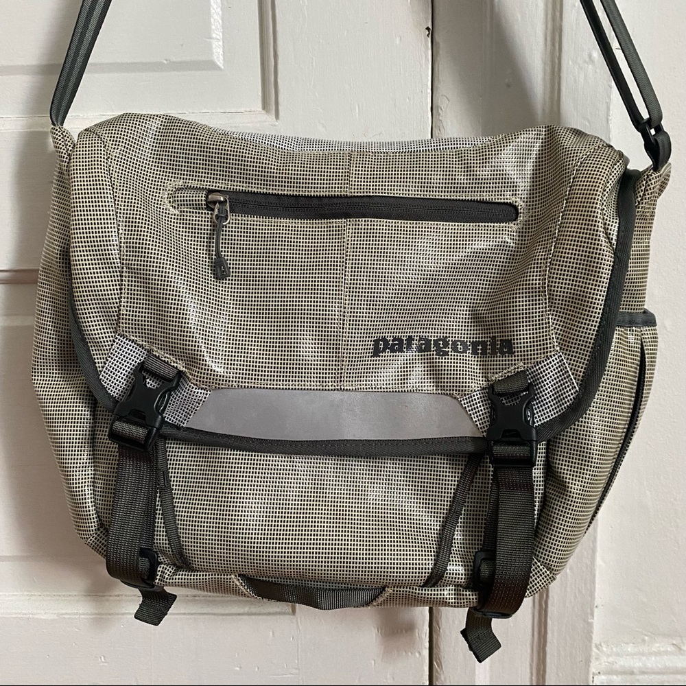 Patagonia Black Hole Crossbody Bag